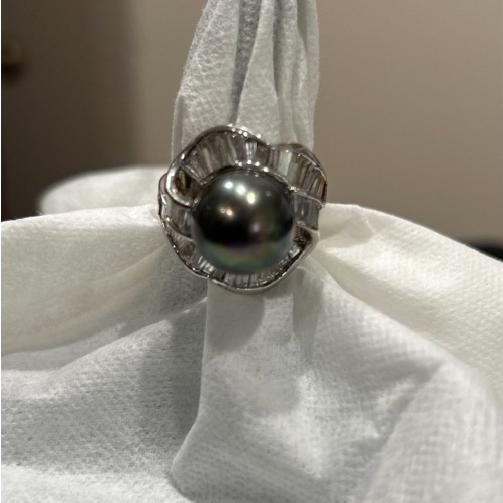 Tahitian black pearl ring with pave diamonds 18k white gold ring. Size 7